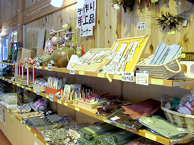 工芸品、各地特産品コーナー